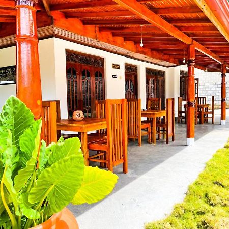Tharurashmi Sea Pond Villa & Surf Hostel - Hiriketiya 迪克韦勒 外观 照片