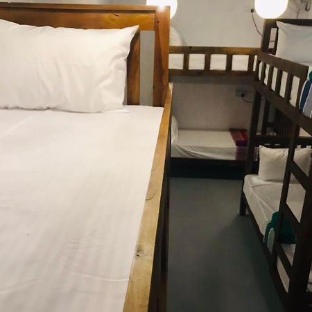 Tharurashmi Sea Pond Villa & Surf Hostel - Hiriketiya 迪克韦勒 外观 照片