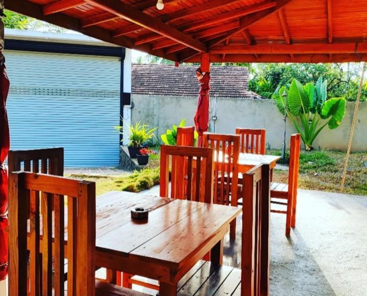 Tharurashmi Sea Pond Villa & Surf Hostel - Hiriketiya 迪克韦勒 外观 照片