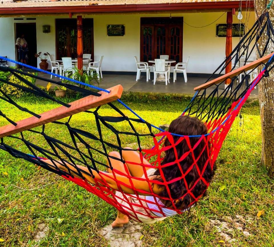 Tharurashmi Sea Pond Villa & Surf Hostel - Hiriketiya 迪克韦勒 外观 照片