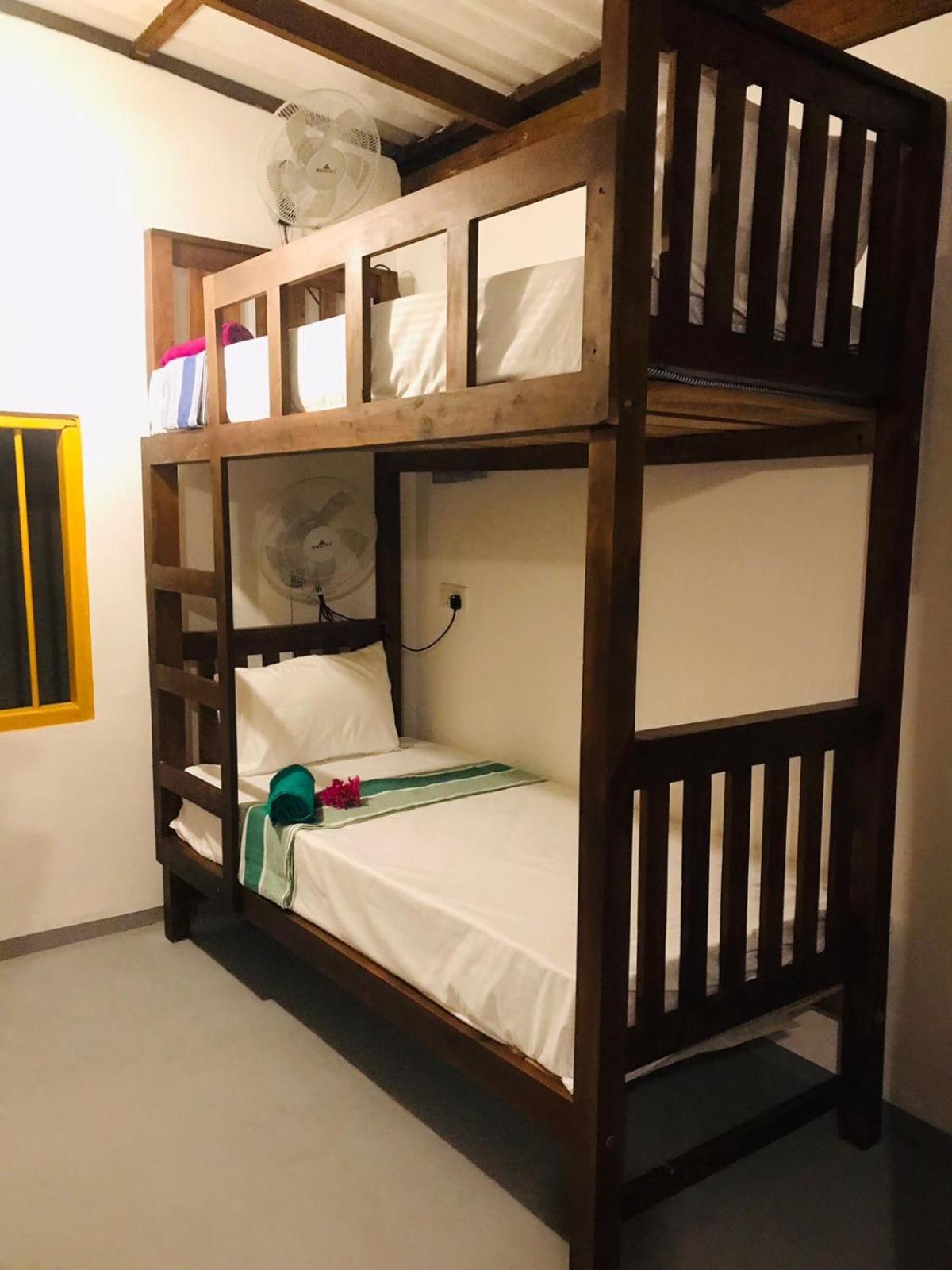 Tharurashmi Sea Pond Villa & Surf Hostel - Hiriketiya 迪克韦勒 外观 照片