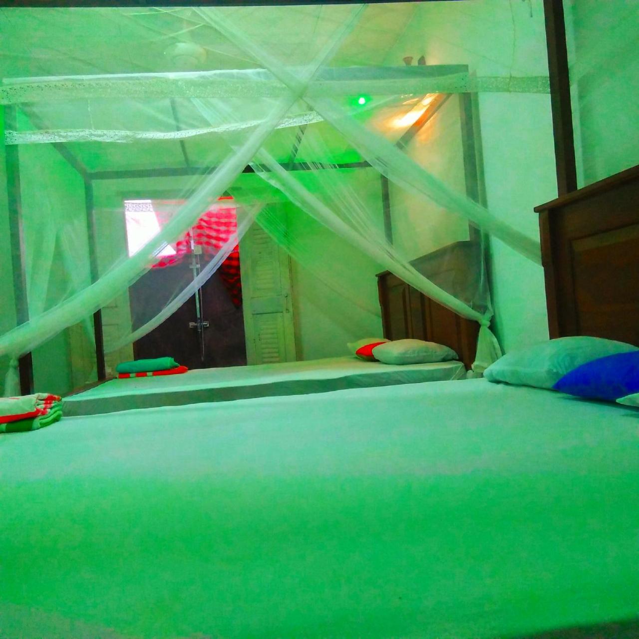 Tharurashmi Sea Pond Villa & Surf Hostel - Hiriketiya 迪克韦勒 外观 照片
